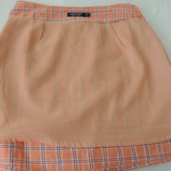 🦋Plaid your cards right Nasty Gal high waisted mini skirt, size 2 EUC - Picture 3 of 8